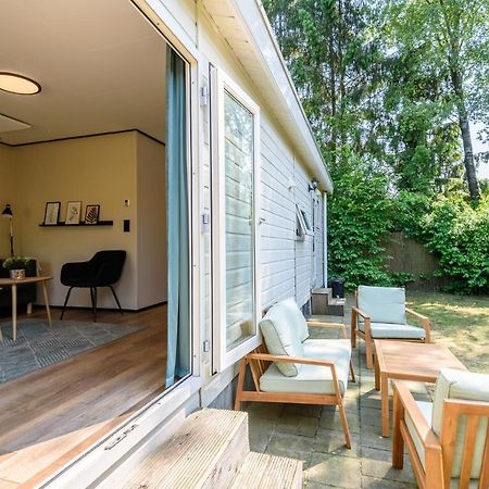 Chalet Met Eigen Tuin Aan De Veluwse Bosrand Путен Екстериор снимка